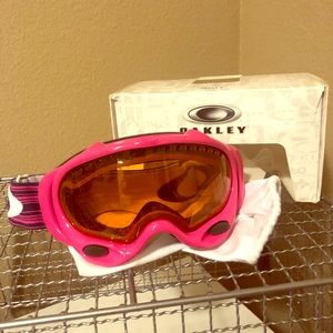 Women’s Oakley Snowmobile/Ski Goggles